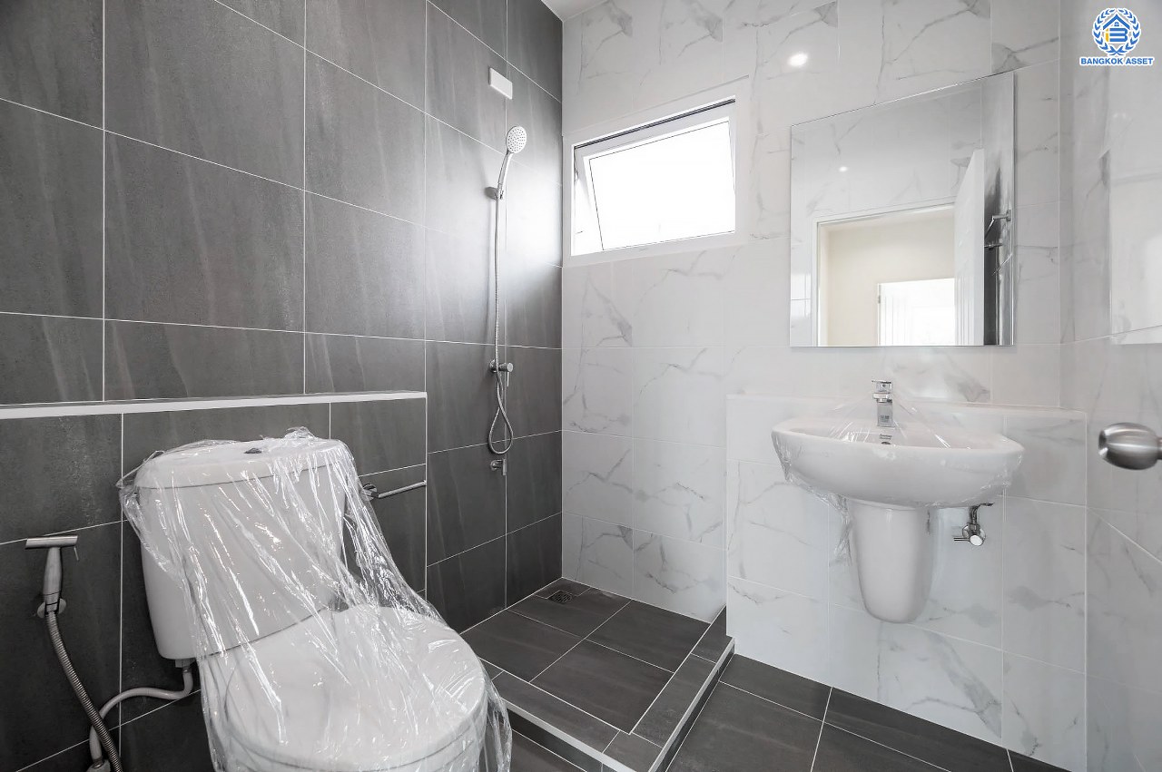 บ้านมือสองตกแต่งใหม่ โครงการ เพอร์เฟคเพลส1 ราชพฤกษ์ คุณภาพแบรนด์ Property Perfect เนื้อที่ 63.7 ตร.ว. พื้นที่ใช้สอย 122 ตร.ม. ตอบโจทย์ทุกการอยู่อาศัย ฟังก์ชัน 3 ห้องนอน 3 ห้องน้ำ 2 ที่จอดรถ บนทำเลติดถนนราชพฤกษ์ ใกล้วงเวียนพระราม5 รถไฟฟ้าสายสีม่วง "สถานีบางรักน้อยท่าอิฐ" และจุดขึ้นทางด่วน "กาญจนาภิเษก"